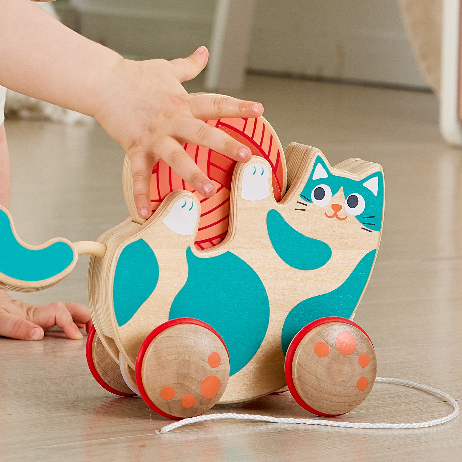 Игрушка для малышей каталка Hape погремушка Игривый котенок E0366_HP - фото 3
