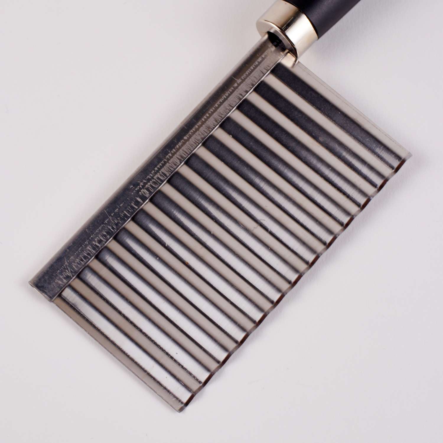 Нож Выручалочка для фигурной нарезки с черной ручкой - фото 3