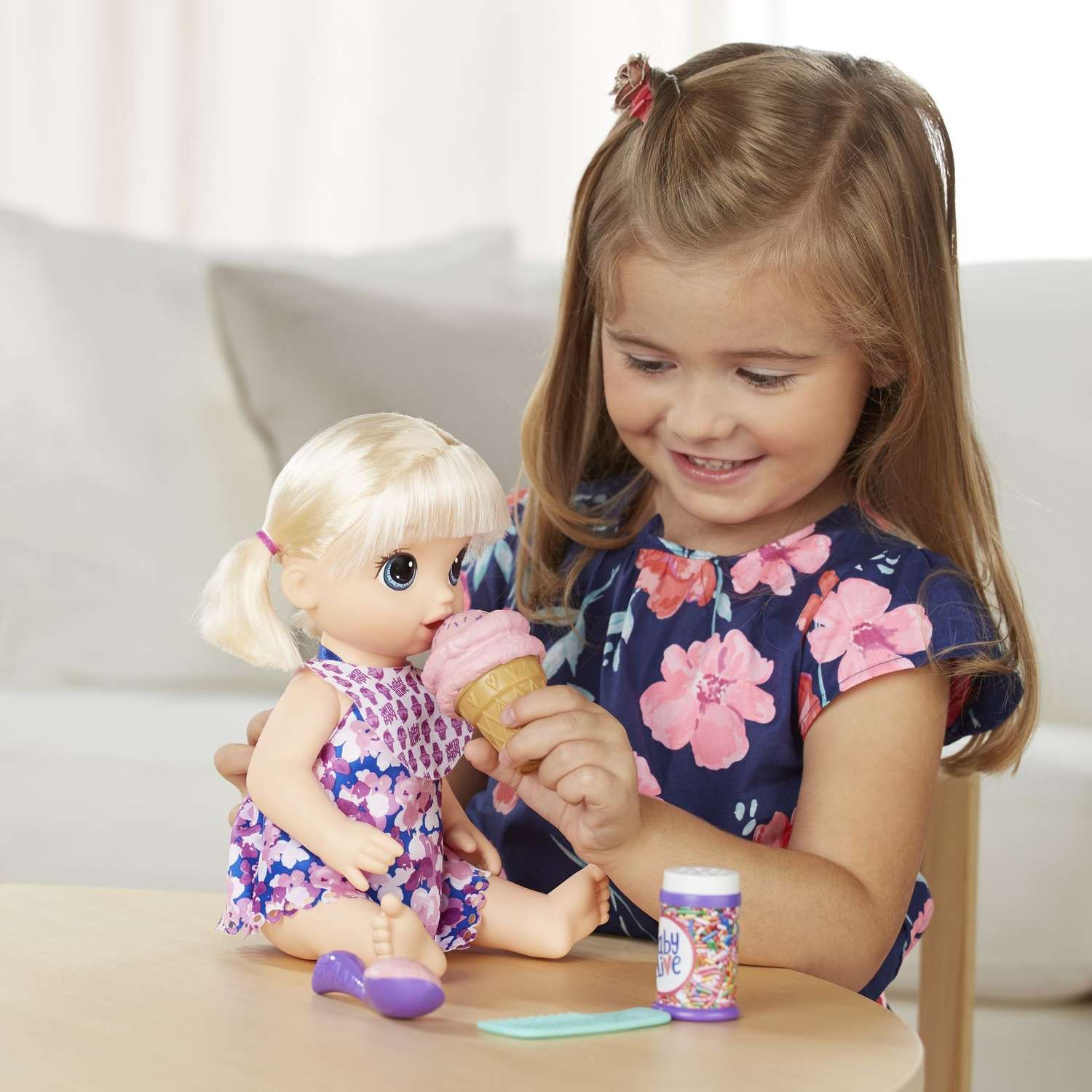 Малышку беби. Куклы Беби Элайв. Кукла Беби Элайв Малютка. Hasbro Baby Alive малышка с мороженым, 31 см, c1090. Hasbro кукла c1090.