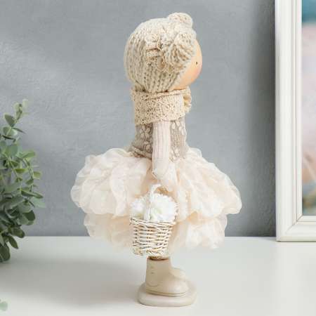 Кукла интерьерная Зимнее волшебство «Малышка Зося в бежевом наряде с корзиной цветов» 31x14x16 см