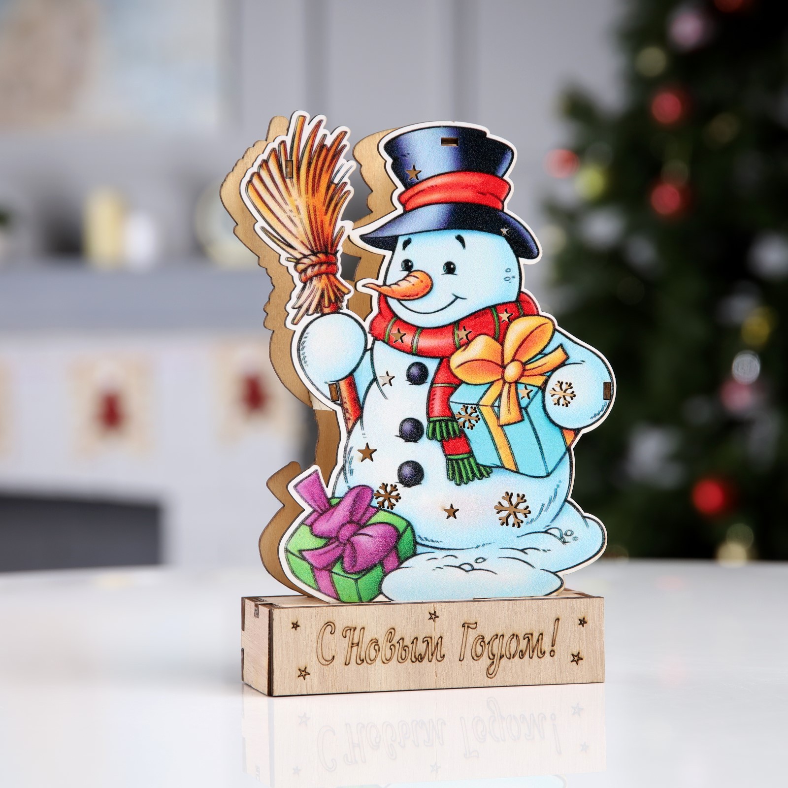 Светодиодная фигура Sima-Land «Снеговик с подарками» 13×20×2.5 см дерево батарейки LR1130х3 свечение тёплое белое - фото 2