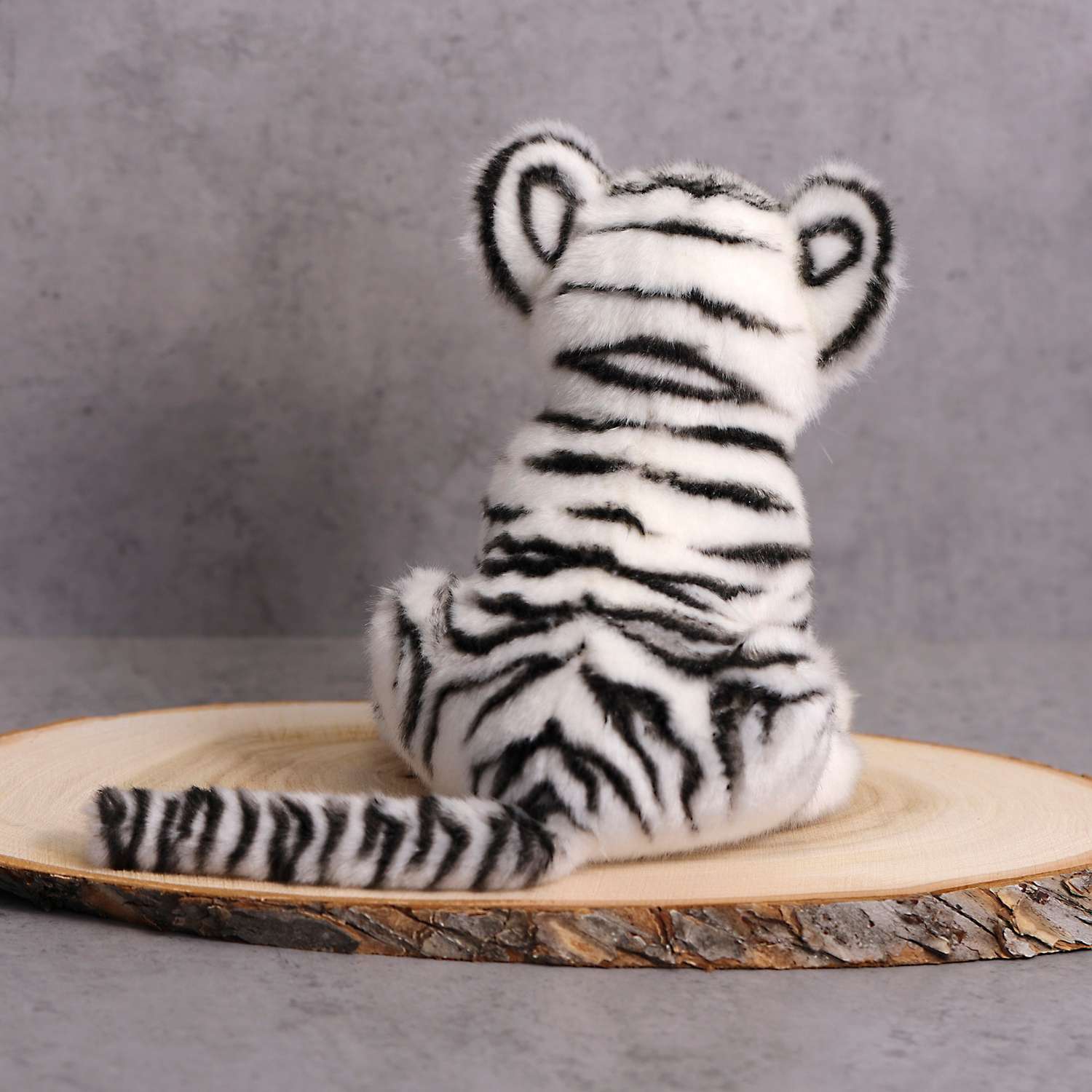 Реалистичная мягкая игрушка Hansa Белый тигренок 17 см - фото 12