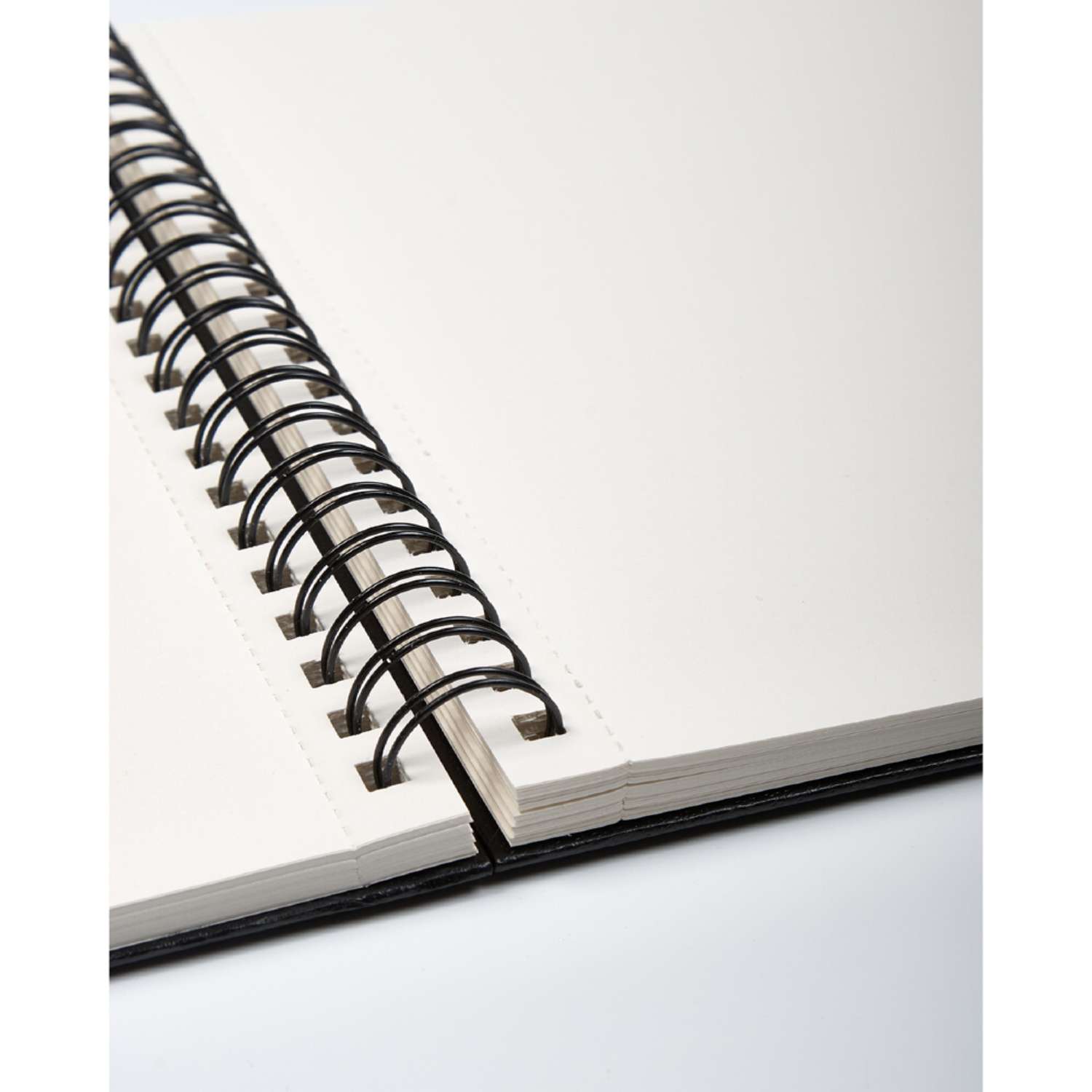 Скетчбук Talens Art Creation на спирали 110г/м2 21.5х28см 80 листов белого цвета Твердая черная обложка - фото 5