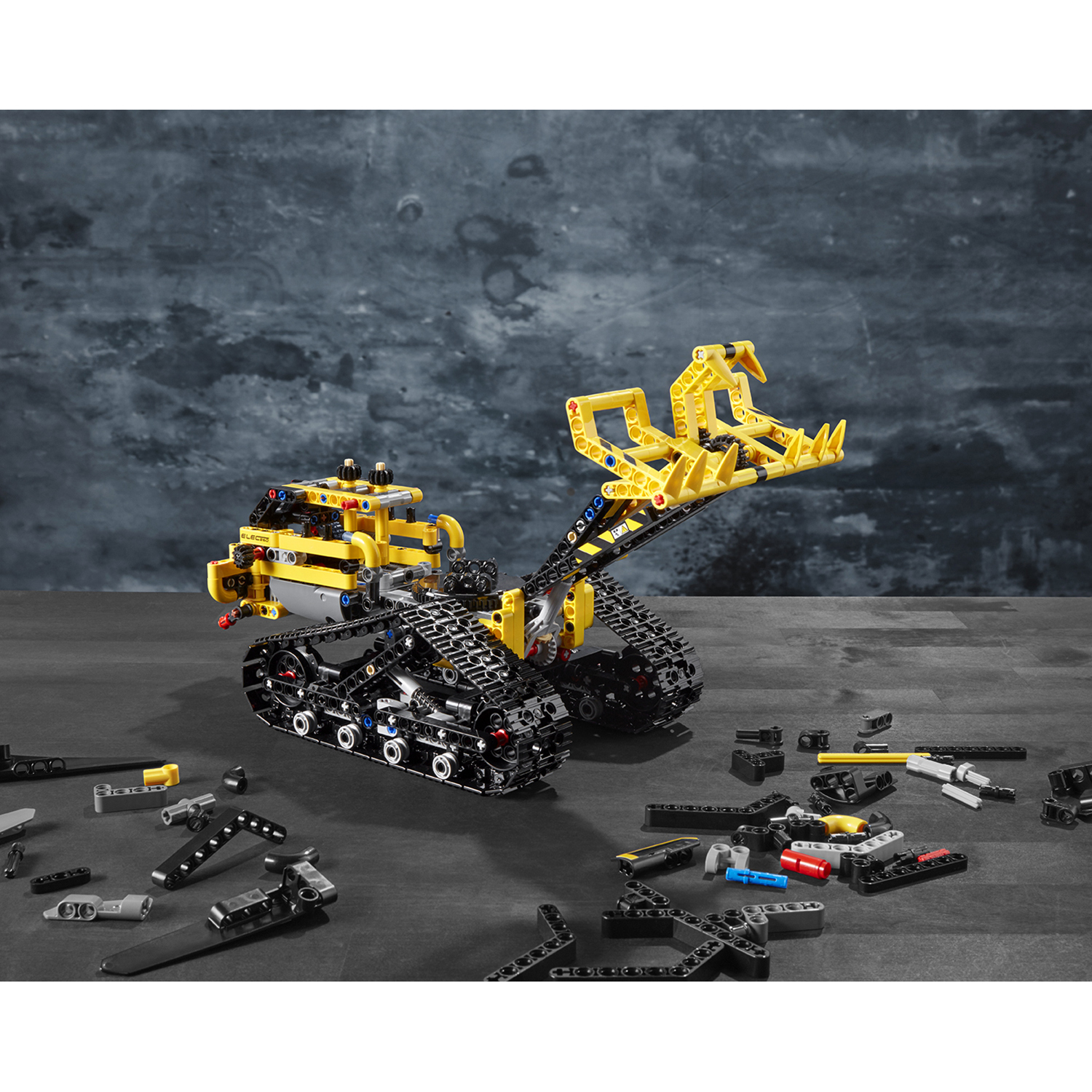 Конструктор LEGO Technic Гусеничный погрузчик 42094 - фото 8