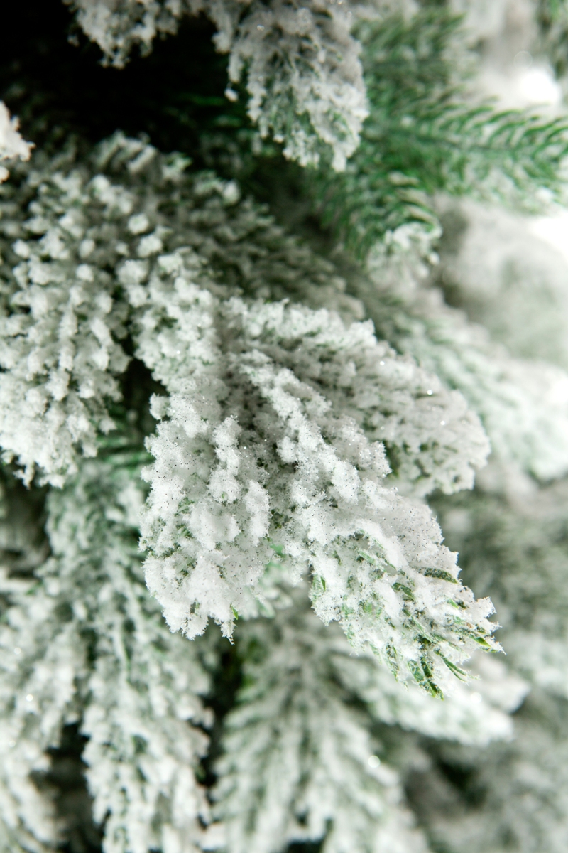 Елка Crystal Trees Эмили Зеленая В Снегу 300 См. - фото 3