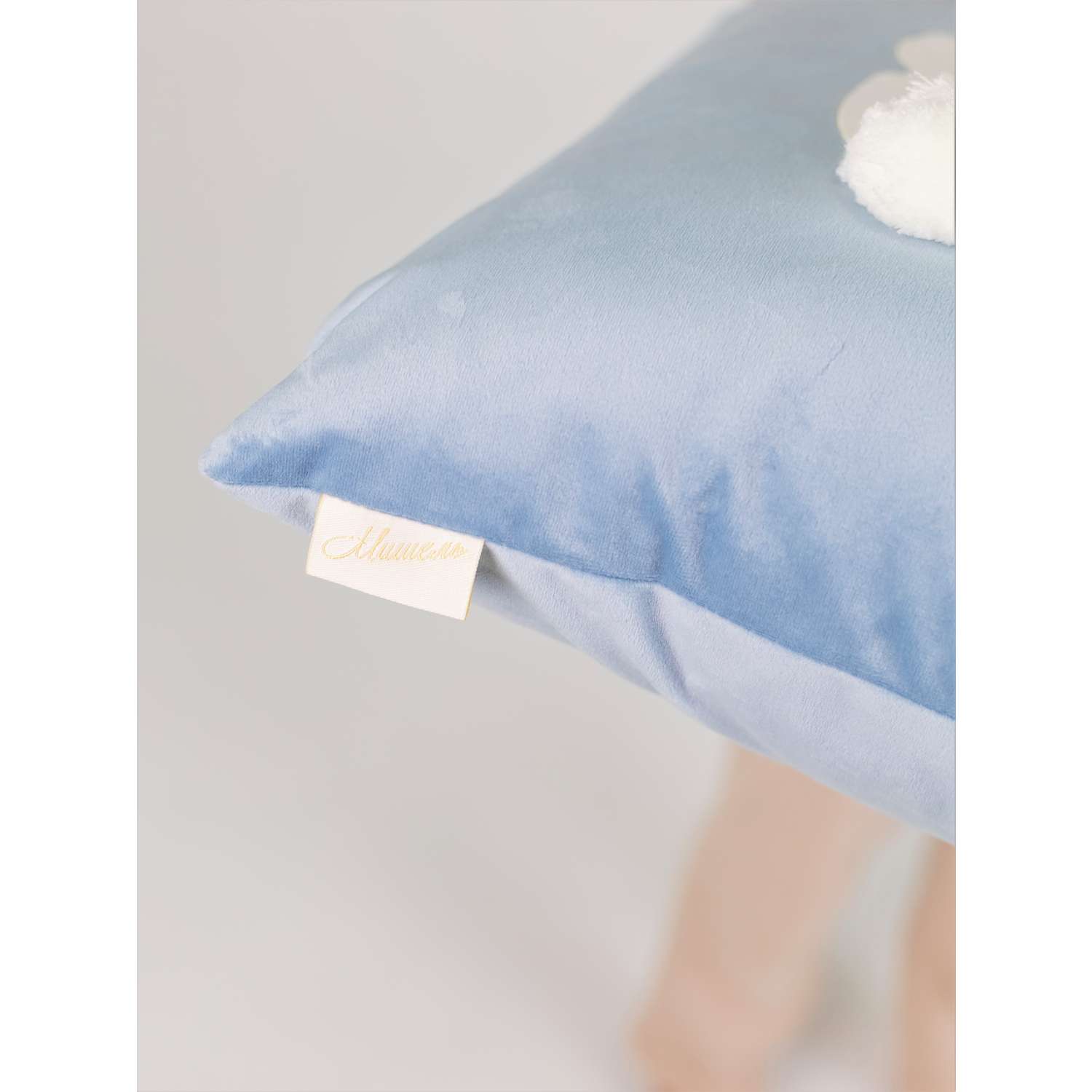 Подушка декоративная детская Мишель Зайка с пушистым хвостом цвет голубой левая - фото 5