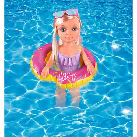 Кукла FAMOSA Нэнси в бассейне