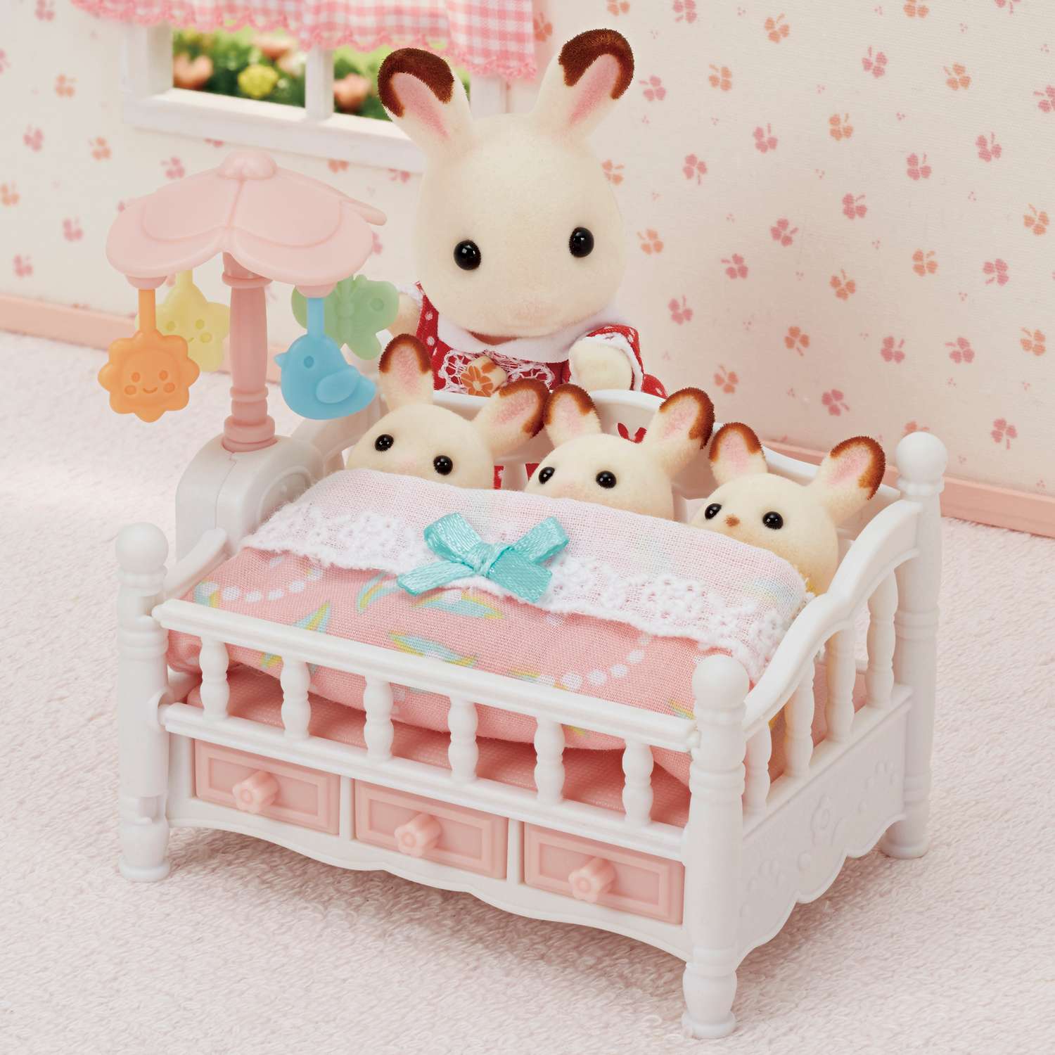 Набор Sylvanian Families Детская кроватка с мобилем 5534 - фото 5