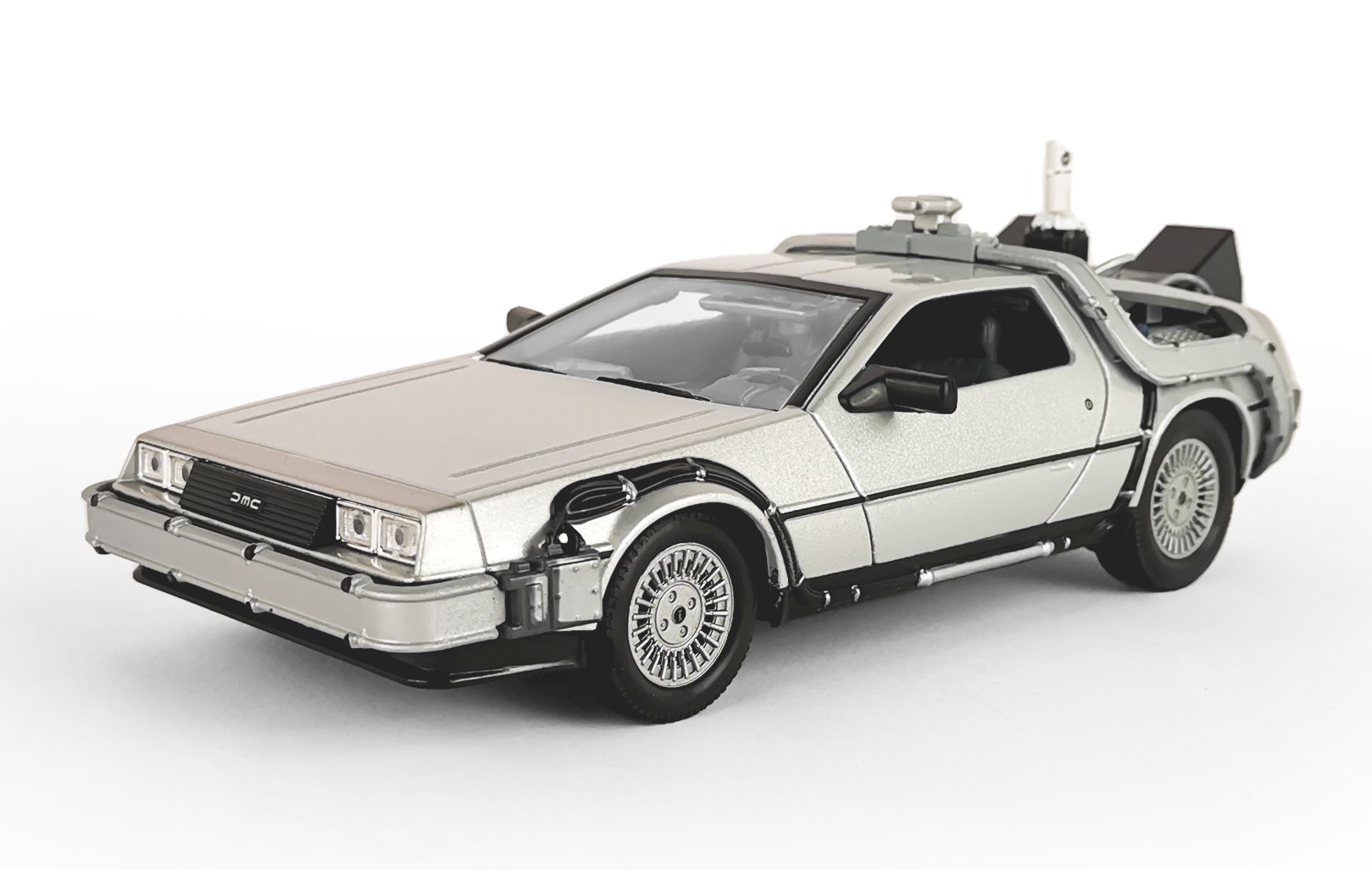 Машинка WELLY 1:24 модель DeLorean DMC-12 из кинофильма Назад в будущее  купить по цене 4499 ₽ в интернет-магазине Детский мир