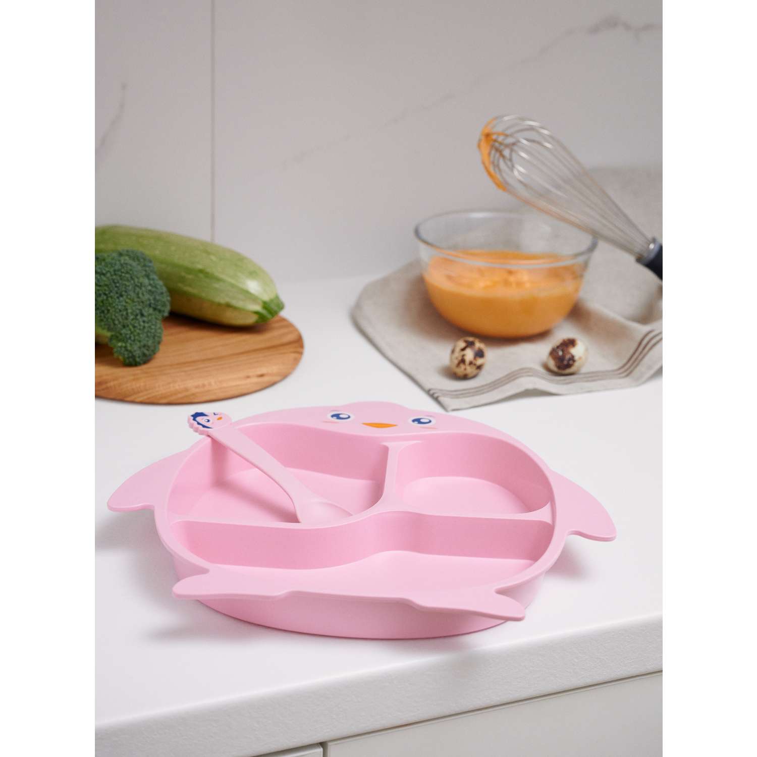 Набор детской посуды Добрый Филин Тарелка вилка ложка Пингвинёнок розовый 4 предмета - фото 6