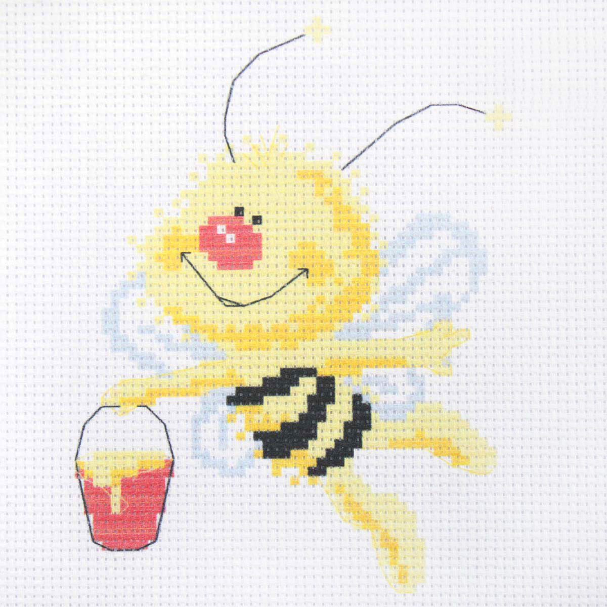 Набор для вышивания крестом Hobby and Pro 214 Пчелка 19х18 см - фото 1