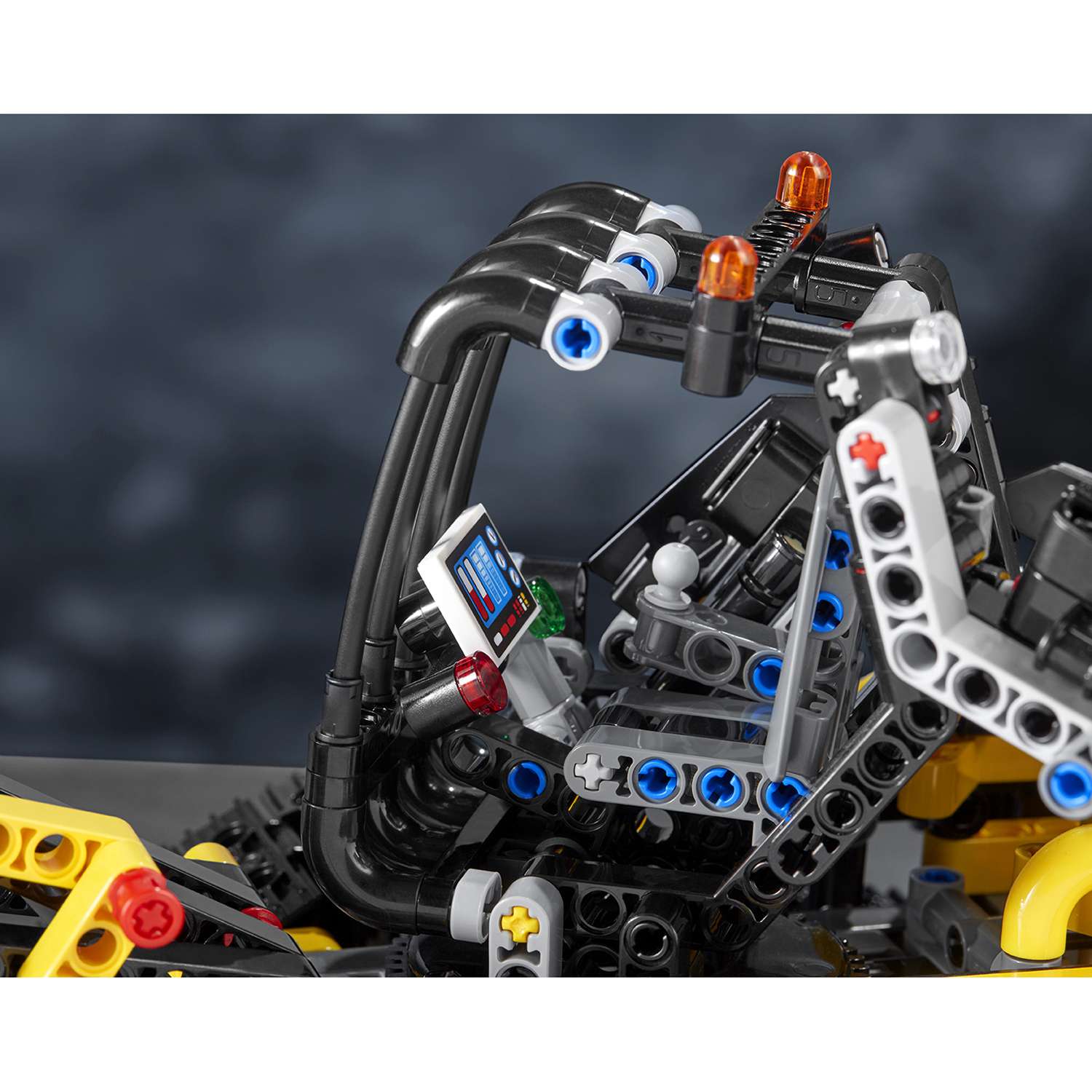 Конструктор LEGO Technic Гусеничный погрузчик 42094 - фото 13