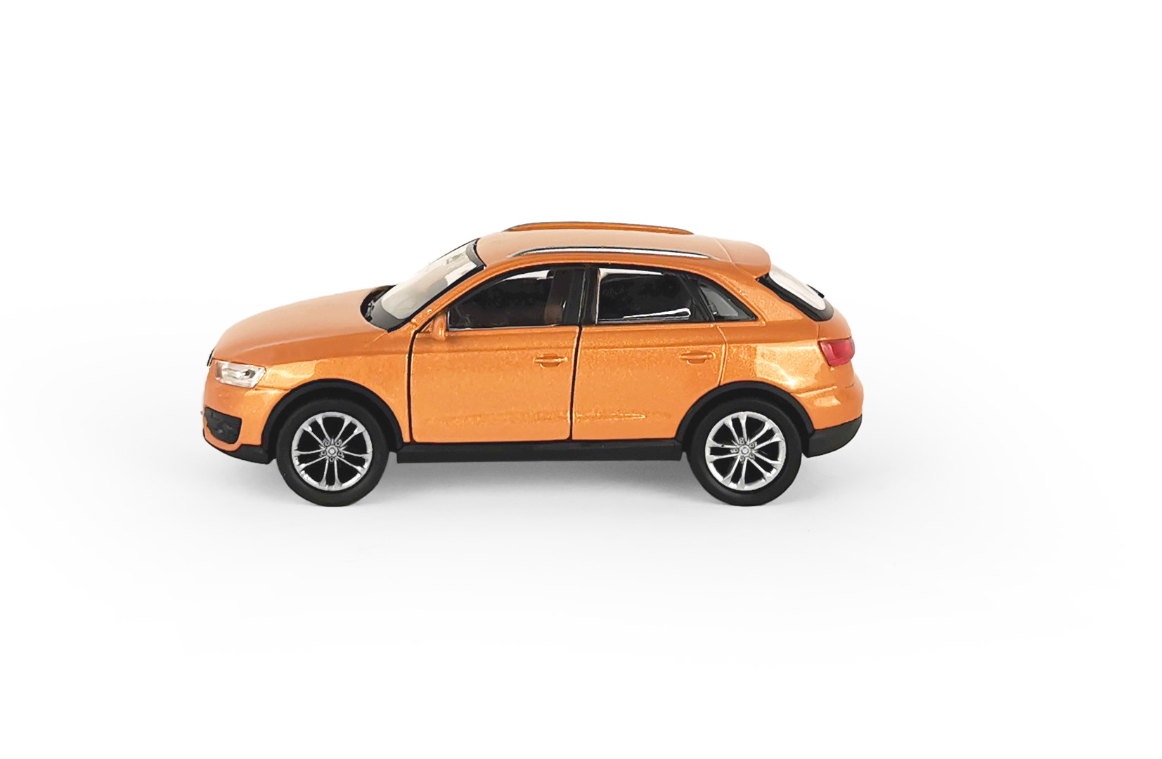 Машинка WELLY 1:38 Audi Q3 цвет в ассортименте 43666W - фото 17