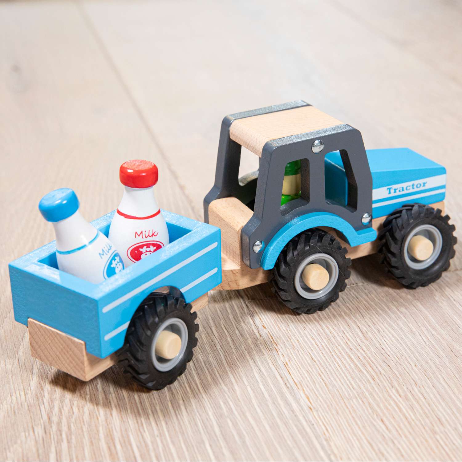 Набор New Classic Toys Трактор молоковоз 11942 - фото 5