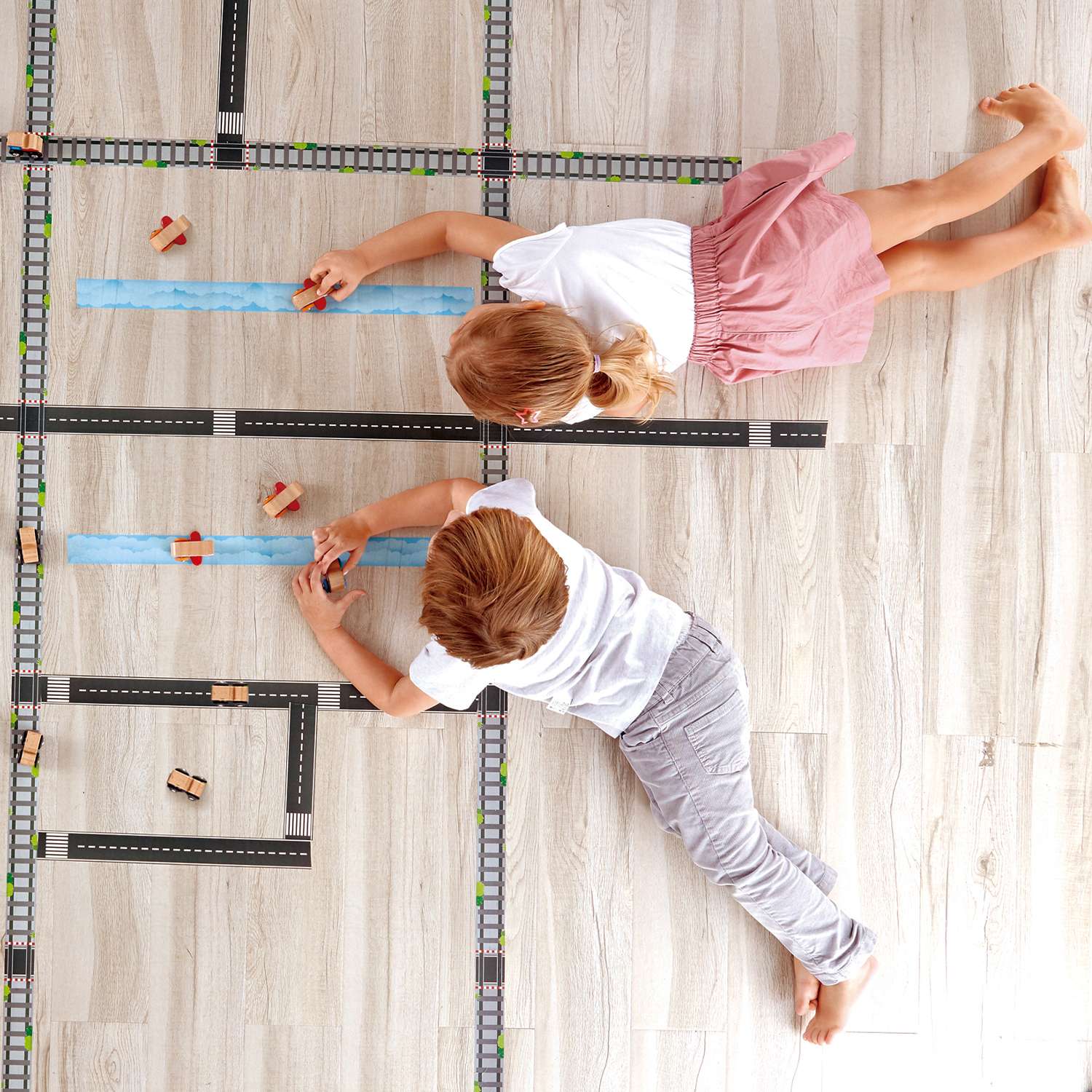 Детский игровой набор HAPE Деревянный поезд с лентой рельсов - фото 7