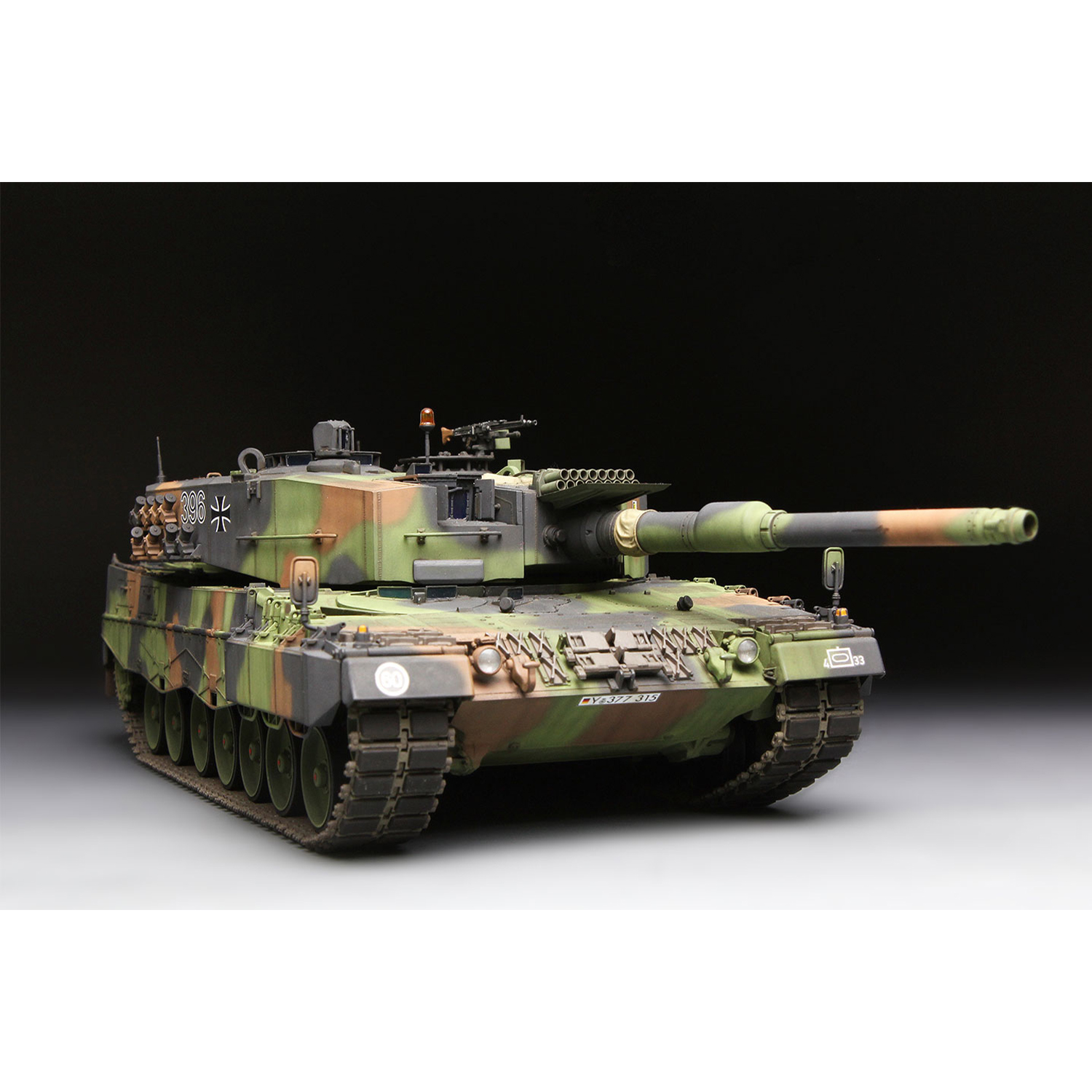 Сборная модель MENG TS-016 танк Леопард 2 A4 1/35 купить по цене 5712 ₽ в  интернет-магазине Детский мир