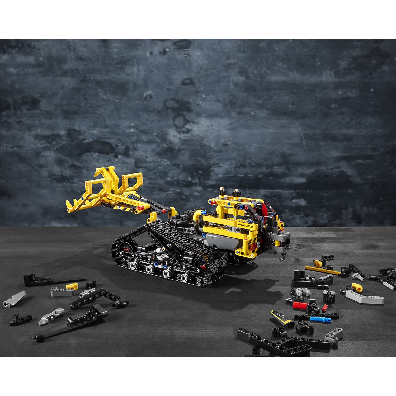 Конструктор LEGO Technic Гусеничный погрузчик 42094 - фото 9