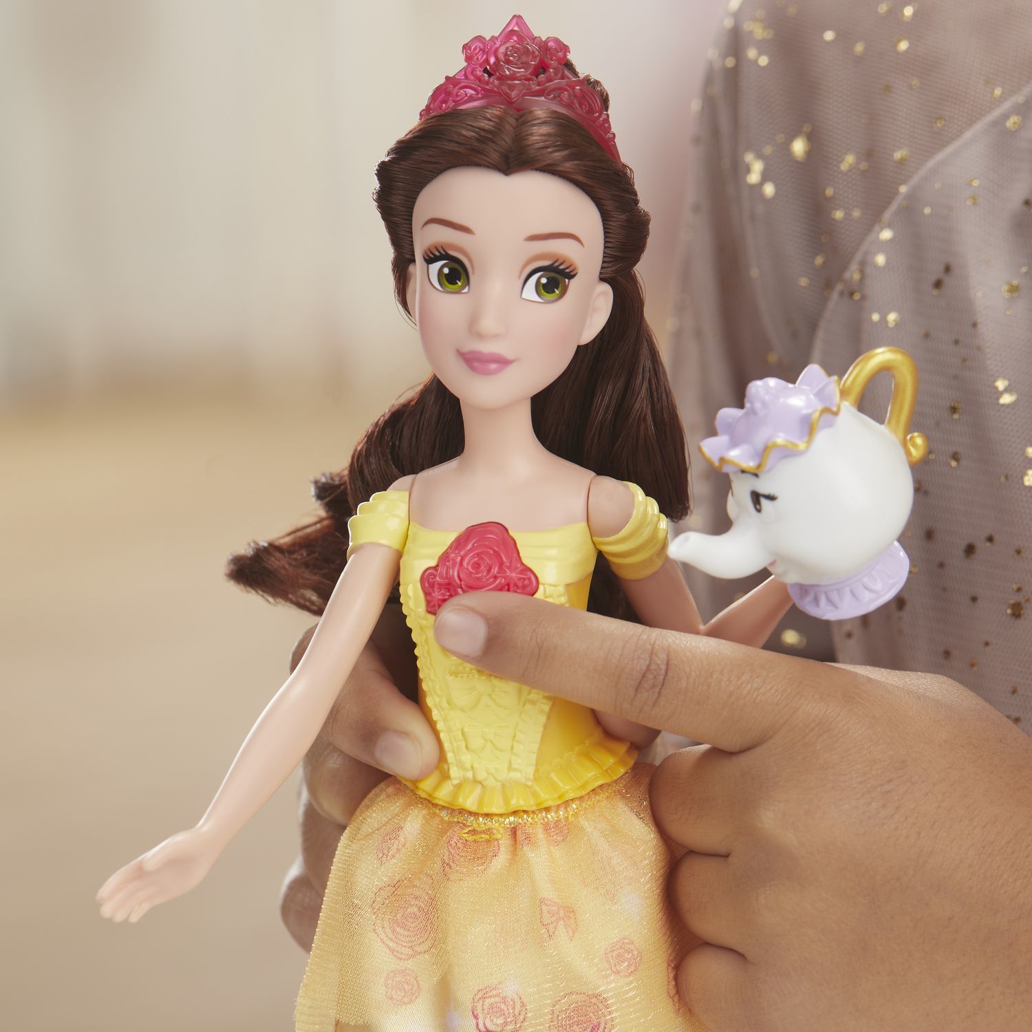 Кукла Disney Princess Hasbro Бель поющая E6620EU40 купить по цене 799 ₽ в  интернет-магазине Детский мир