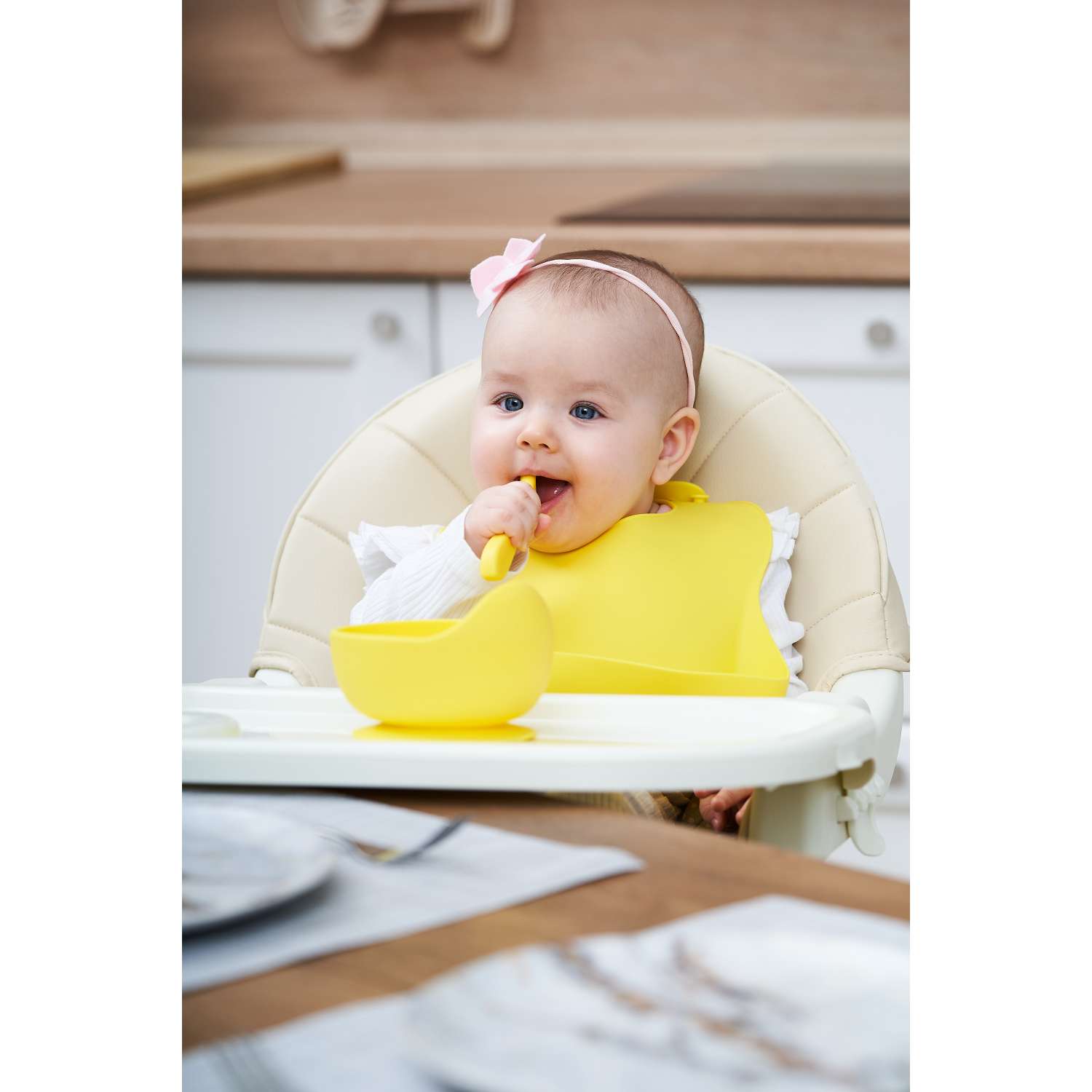 Детский силиконовый нагрудник MIKMEL для кормления мягкий с карманом и застежкой Bright Yellow - фото 2
