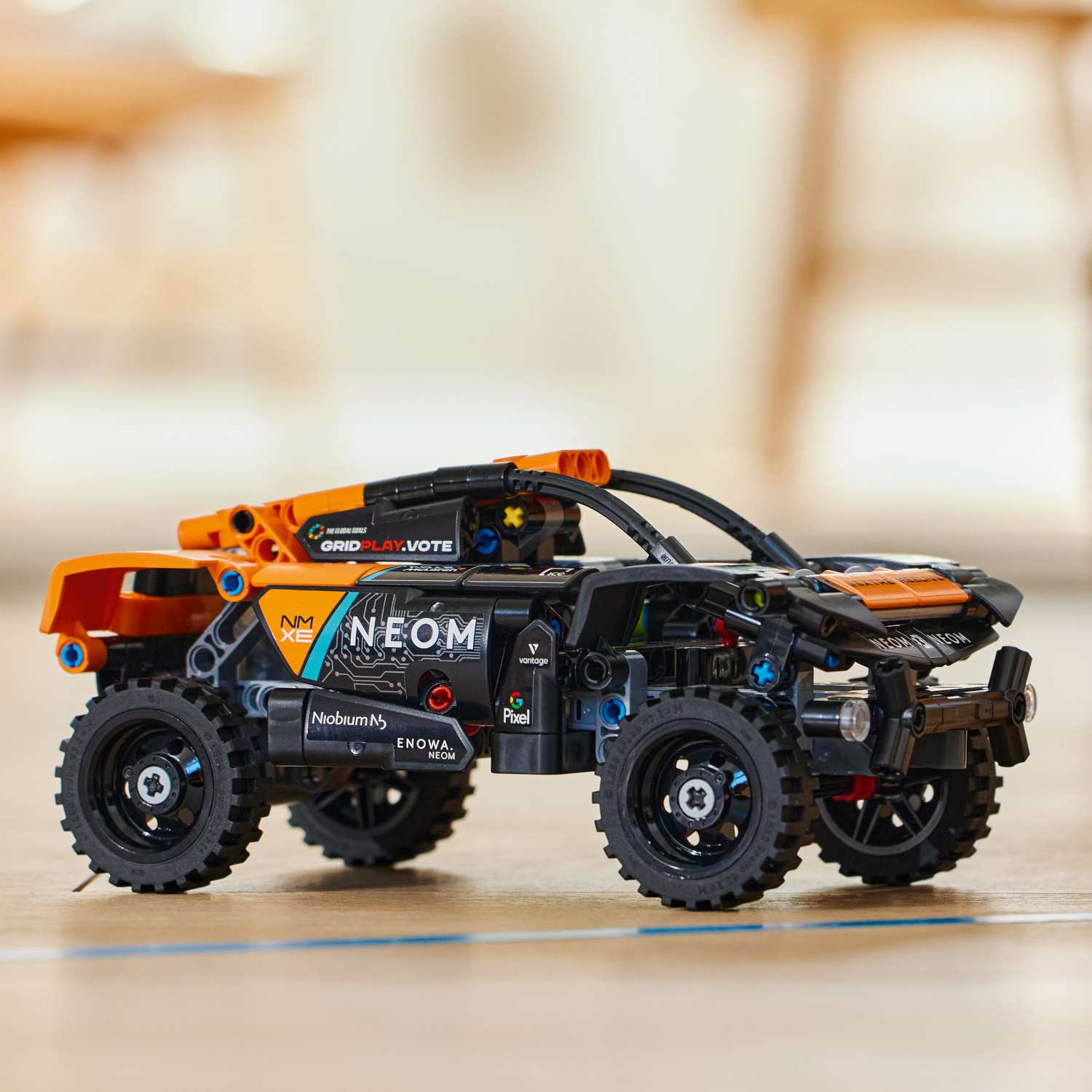 Конструктор LEGO Technic Гоночный автомобиль NEOM McLaren Extreme E 42166 - фото 6