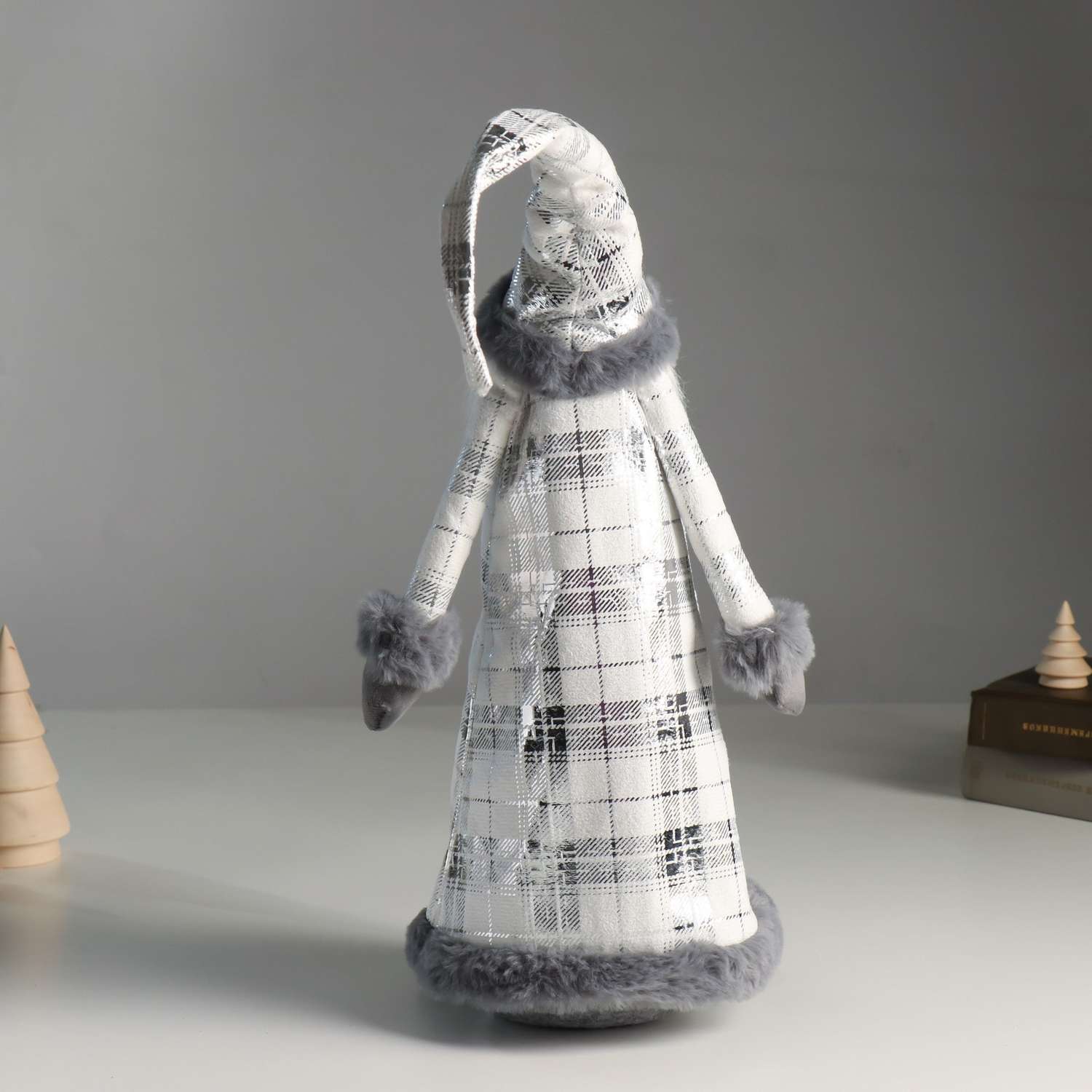 Кукла интерьерная Зимнее волшебство «Дед Мороз в сером кафтане в клетку» с серебром 16х13х60 см - фото 3