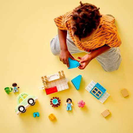 Конструктор детский LEGO Duplo Семейный дом на колесах 10986