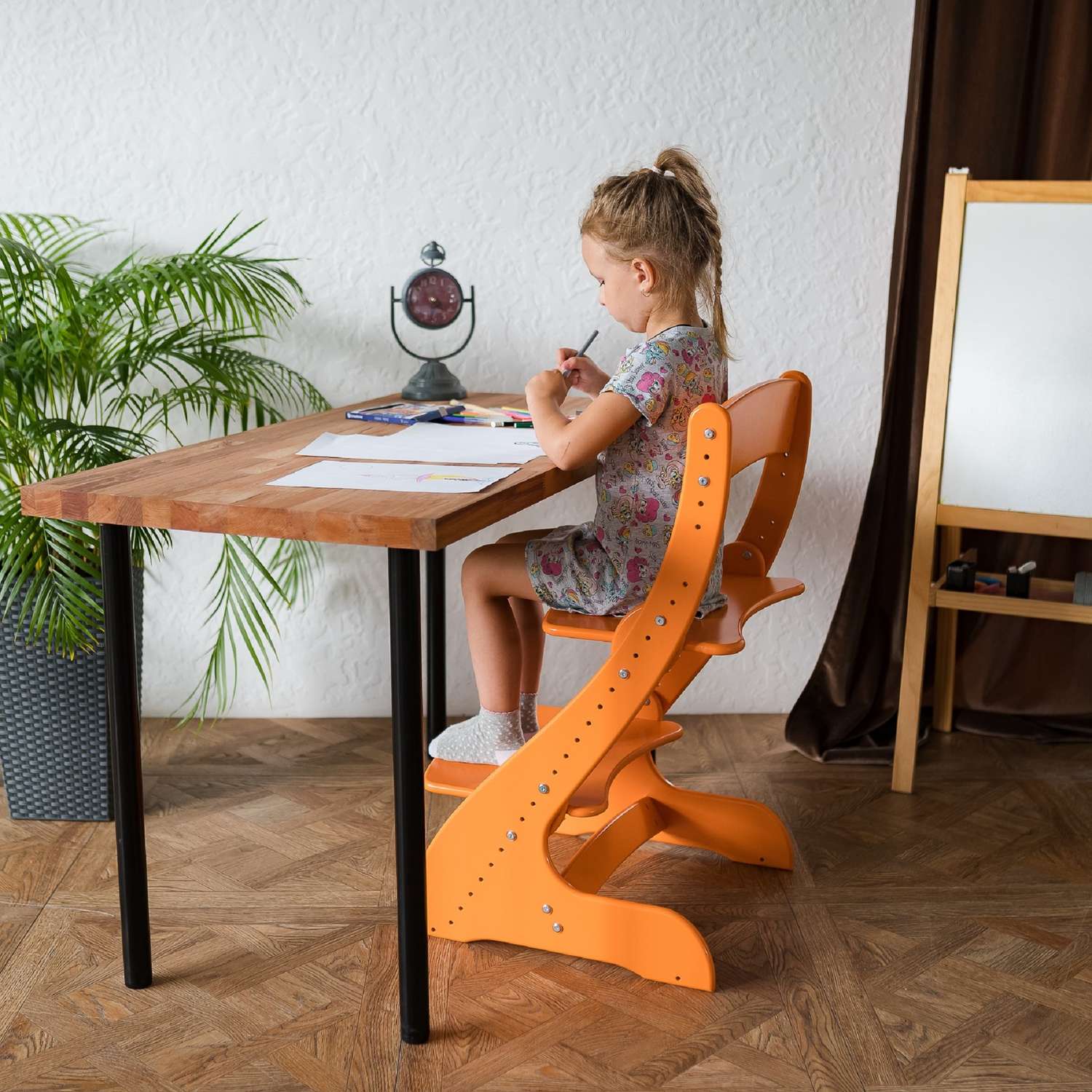 растущий стул со столиком