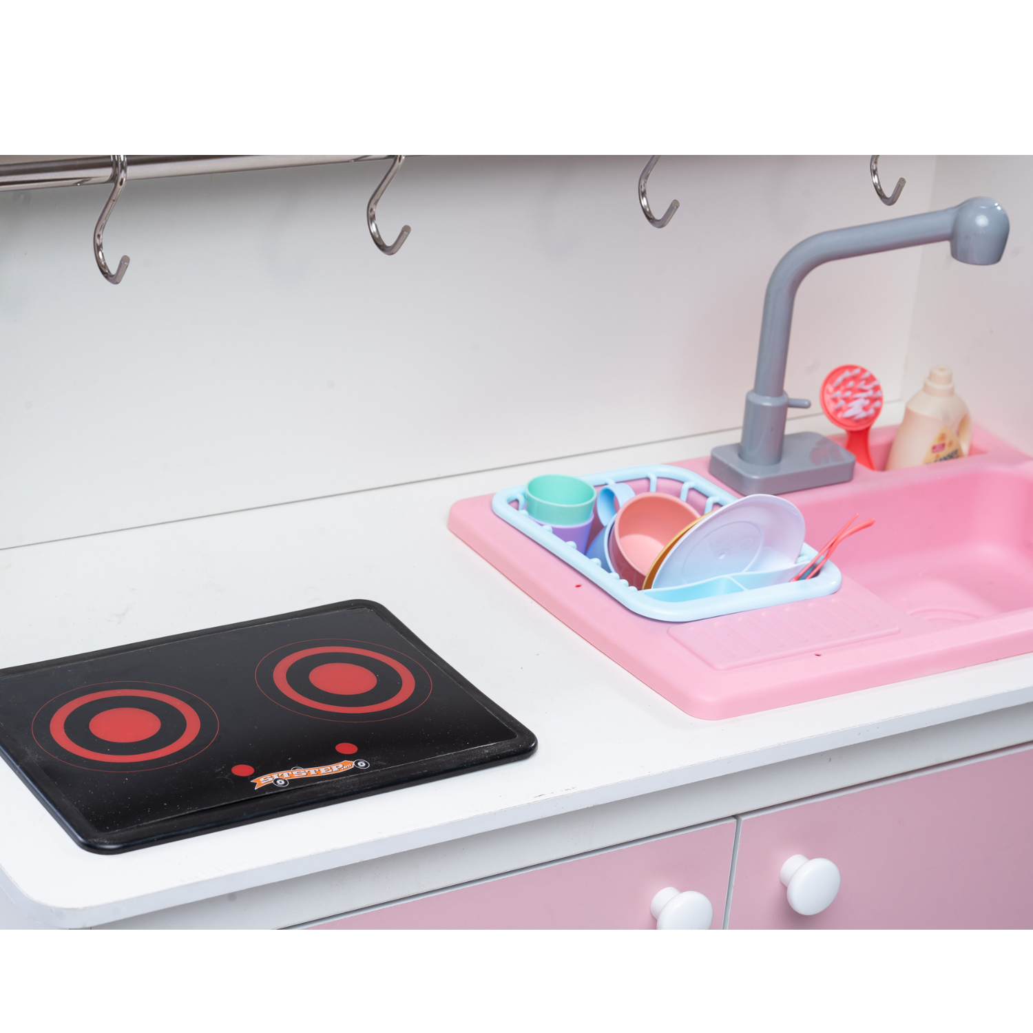 Детская кухня Sitstep рейлинг и интерактивная плита/вода из крана. Розовые фасады - фото 2