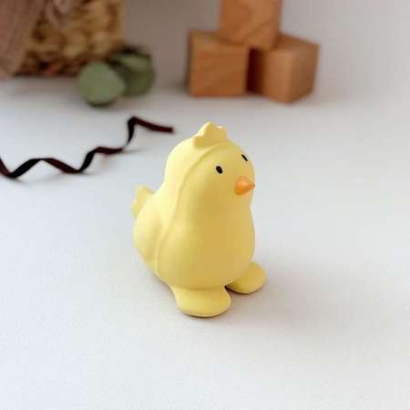 Игрушка из каучука Tikiri Цыпленок в подарочной упаковке