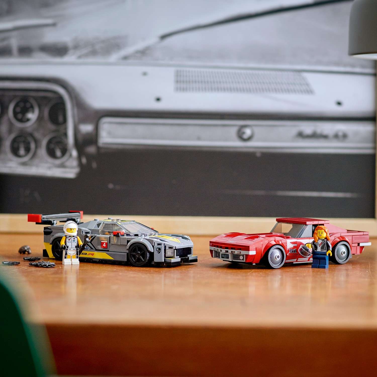 Конструктор LEGO Speed Champions Chevrolet Corvette C8.R Race Car and 1968 Chevrolet Corvette 76903 - фото 9