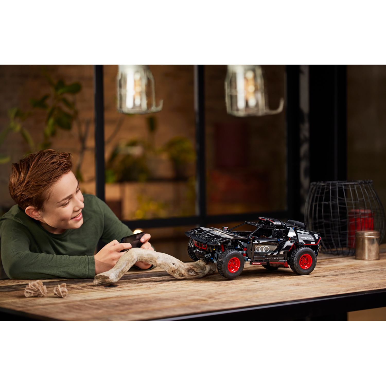 Конструктор LEGO Technic Audi RS Q e-tron 42160 - фото 6