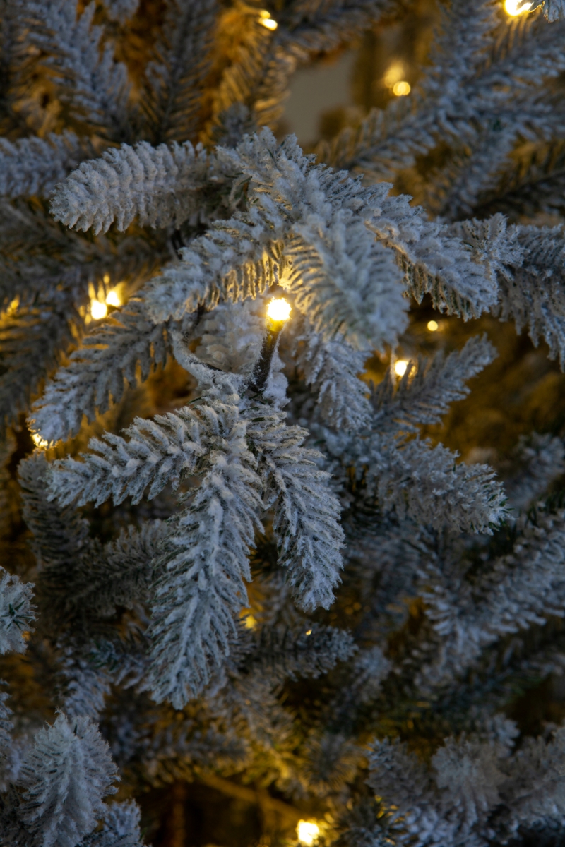 Искусственная елка Crystal Trees Персея в снегу с вплетенной гирляндой 215 см. - фото 3