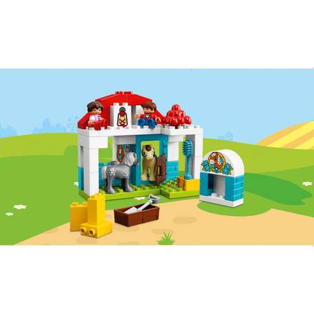 Конструктор LEGO Конюшня на ферме DUPLO Town (10868)