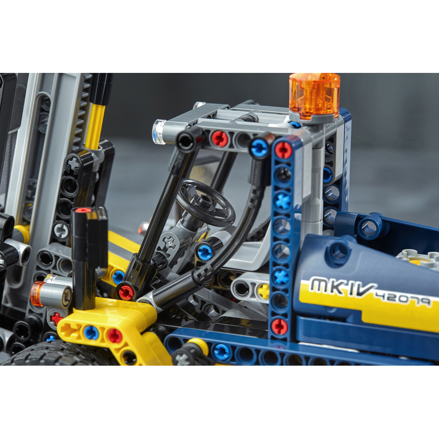 Конструктор LEGO Technic Сверхмощный вилочный погрузчик 42079 - фото 23