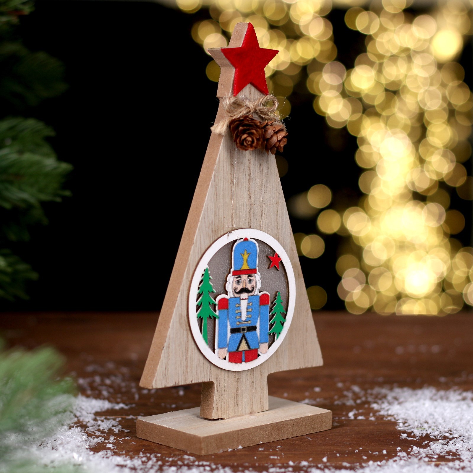 Новогодний декор Sima-Land с подсветкой «Ёлка со звездой и щелкунчик» 11×4.5×20 см - фото 2