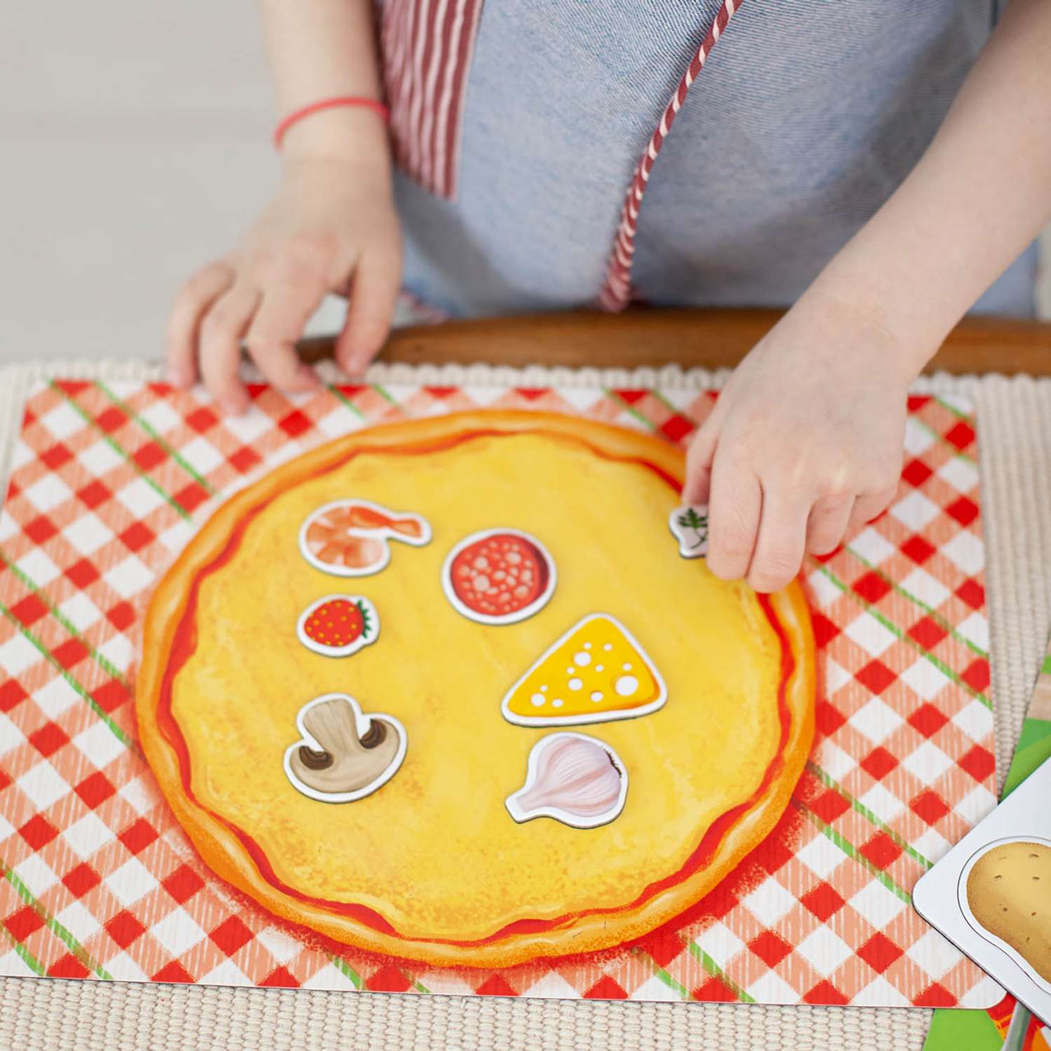 Магнитная игра Харди Гарди Маленькая хозяйка. Готовим пиццу и суп. Украшаем торт и тарелку - фото 5