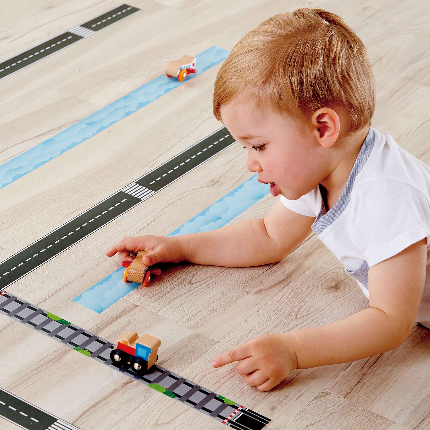 Детский игровой набор HAPE Деревянный поезд с лентой рельсов - фото 6