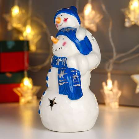 Сувенир Sima-Land керамика свет «Снеговик с малышом синие колпаки и шарфы» 19х10х10 см