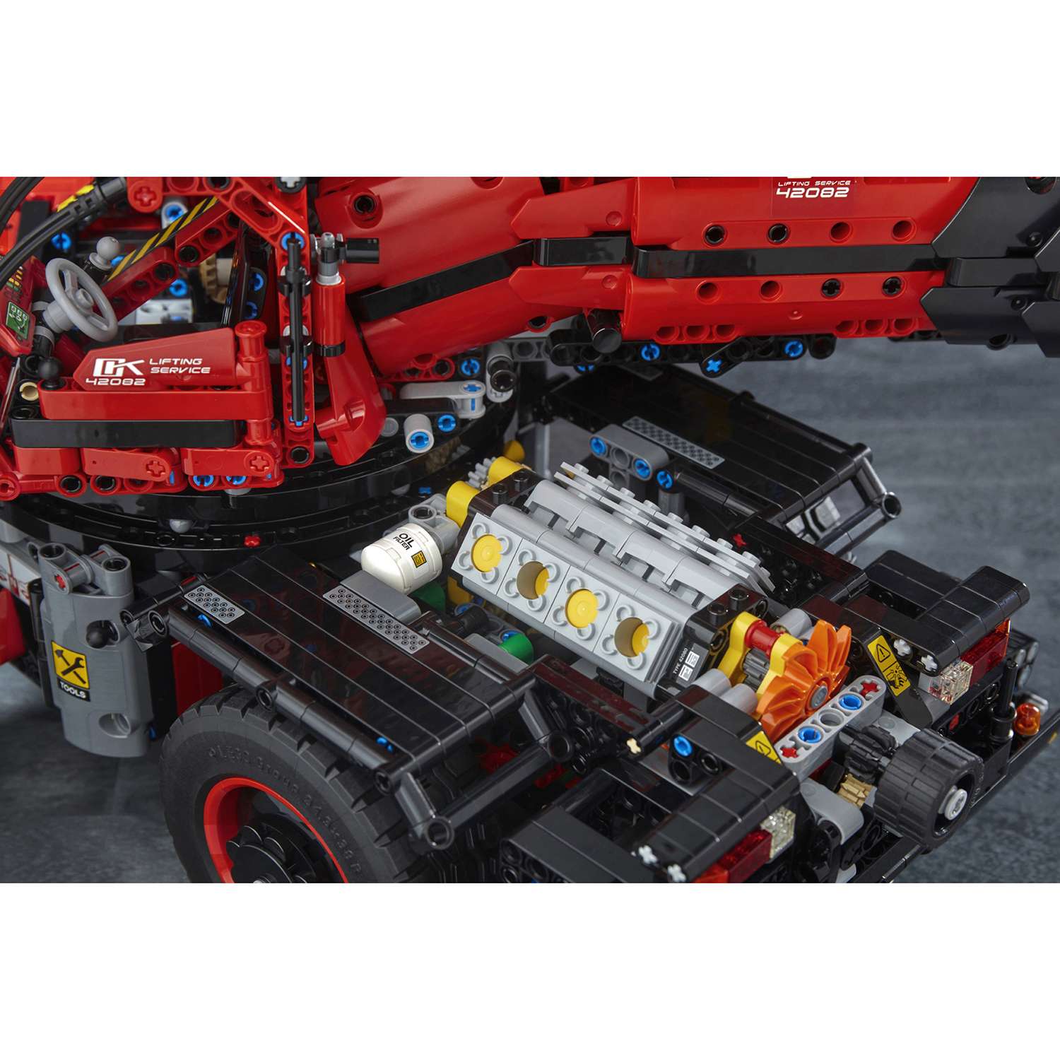 Конструктор LEGO Technic Подъёмный кран для пересечённой местности 42082 - фото 74