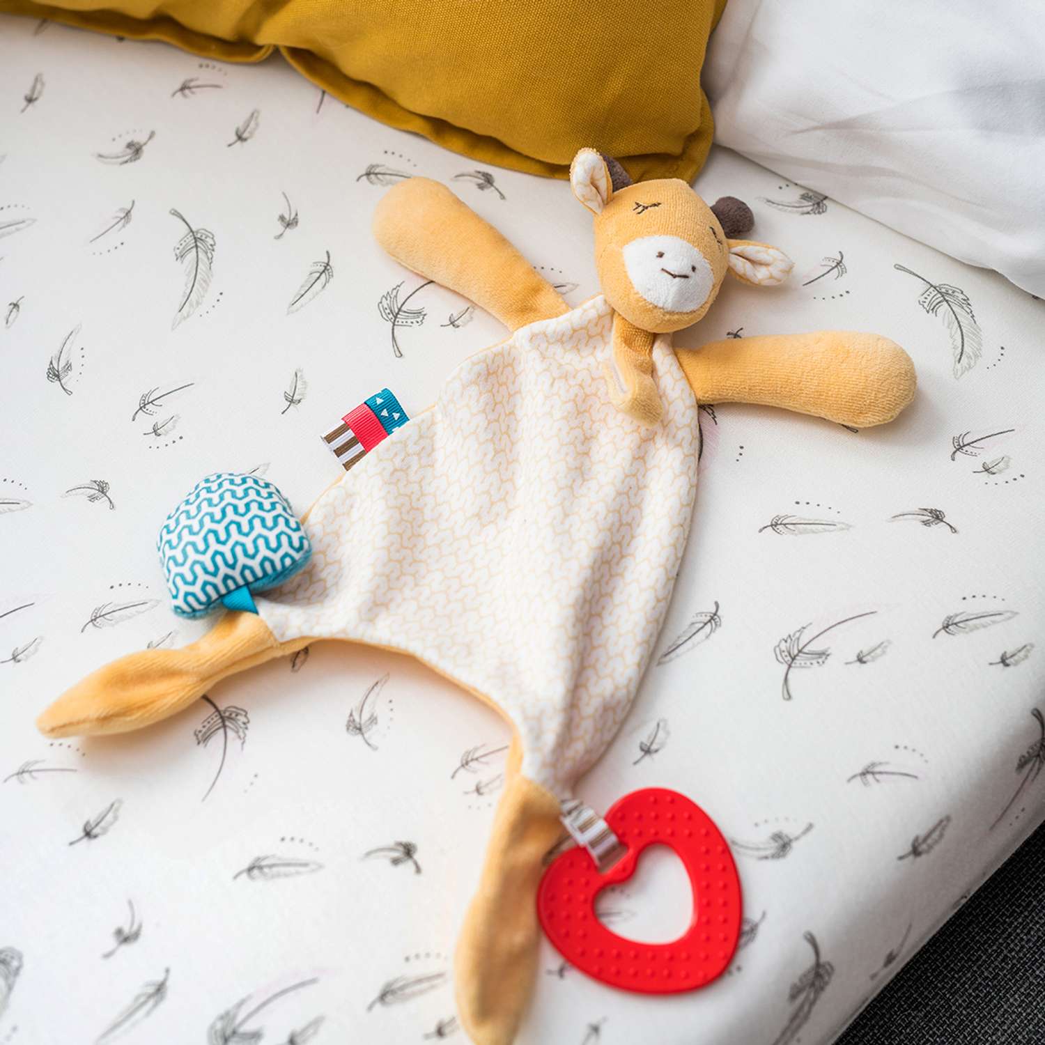 Игрушка Babyono для малышей комфортер с прорезывателем и ленточкой для пустышки Жирафик Hank - фото 4
