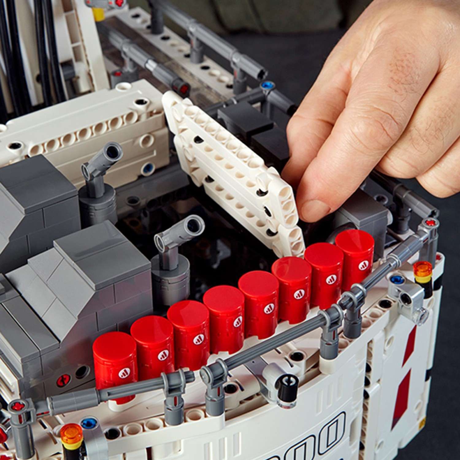 Конструктор LEGO Technic Экскаватор Liebherr R 9800 42100 - фото 13