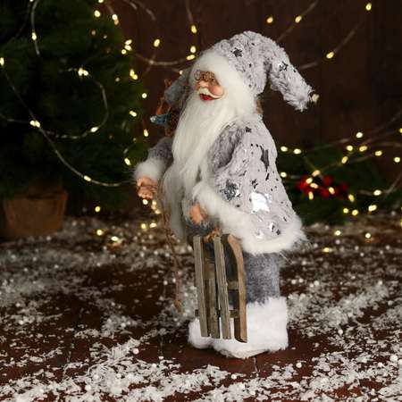 Дед мороз Зимнее волшебство «Блестящей шубе и с санями» 28 см серебро