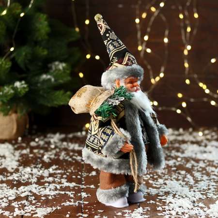 Дед мороз Sima-Land «В тёплом костюме с подарками» двигается 24 см серый