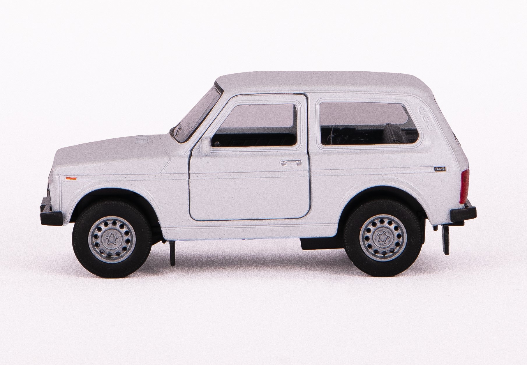 Машинка Welly 1:38 LADA Niva цвет в ассортименте 42386W - фото 5