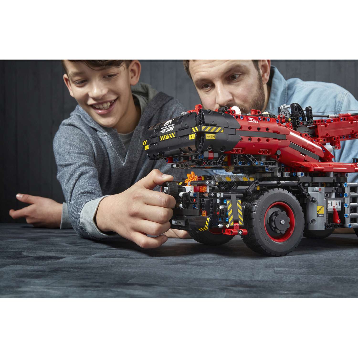 Конструктор LEGO Technic Подъёмный кран для пересечённой местности 42082 - фото 19