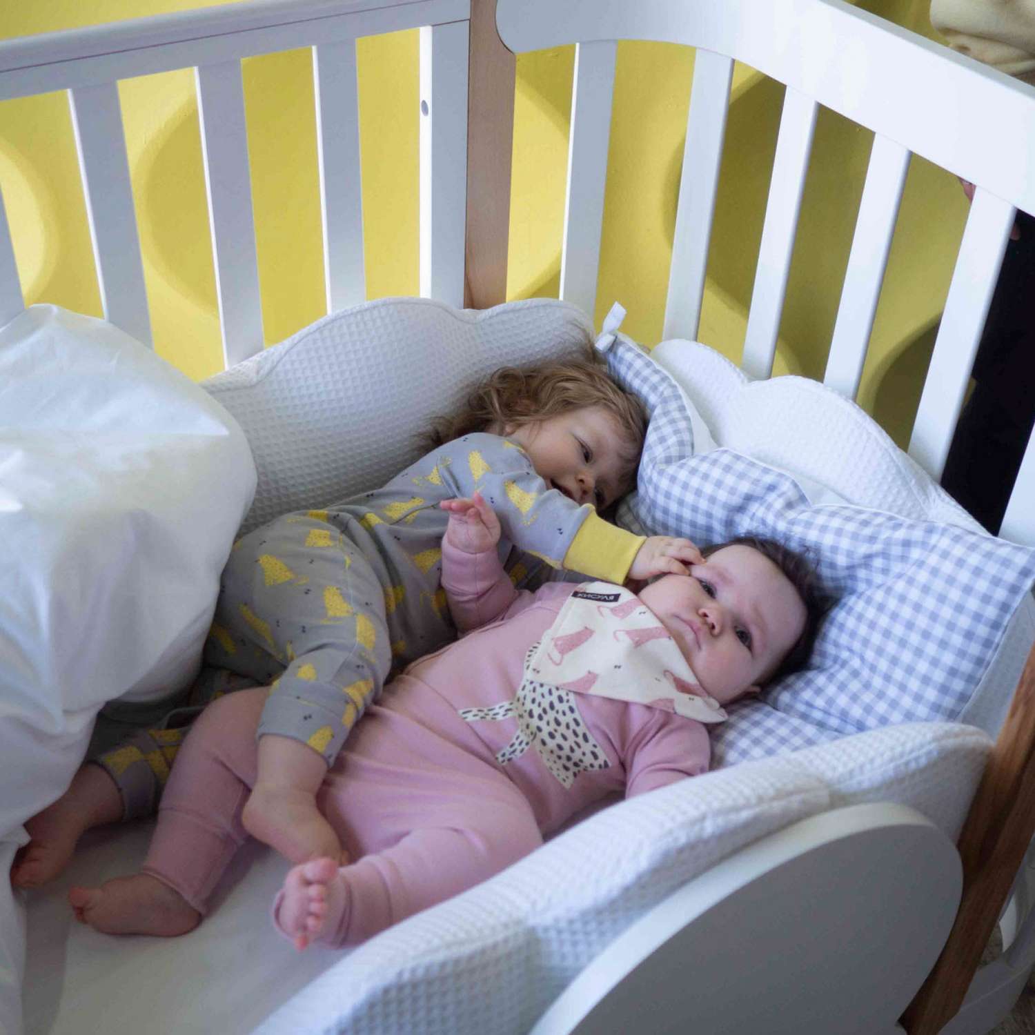 Набор бортиков в кроватку Happy Baby Бортики-облачка на завязках - фото 7