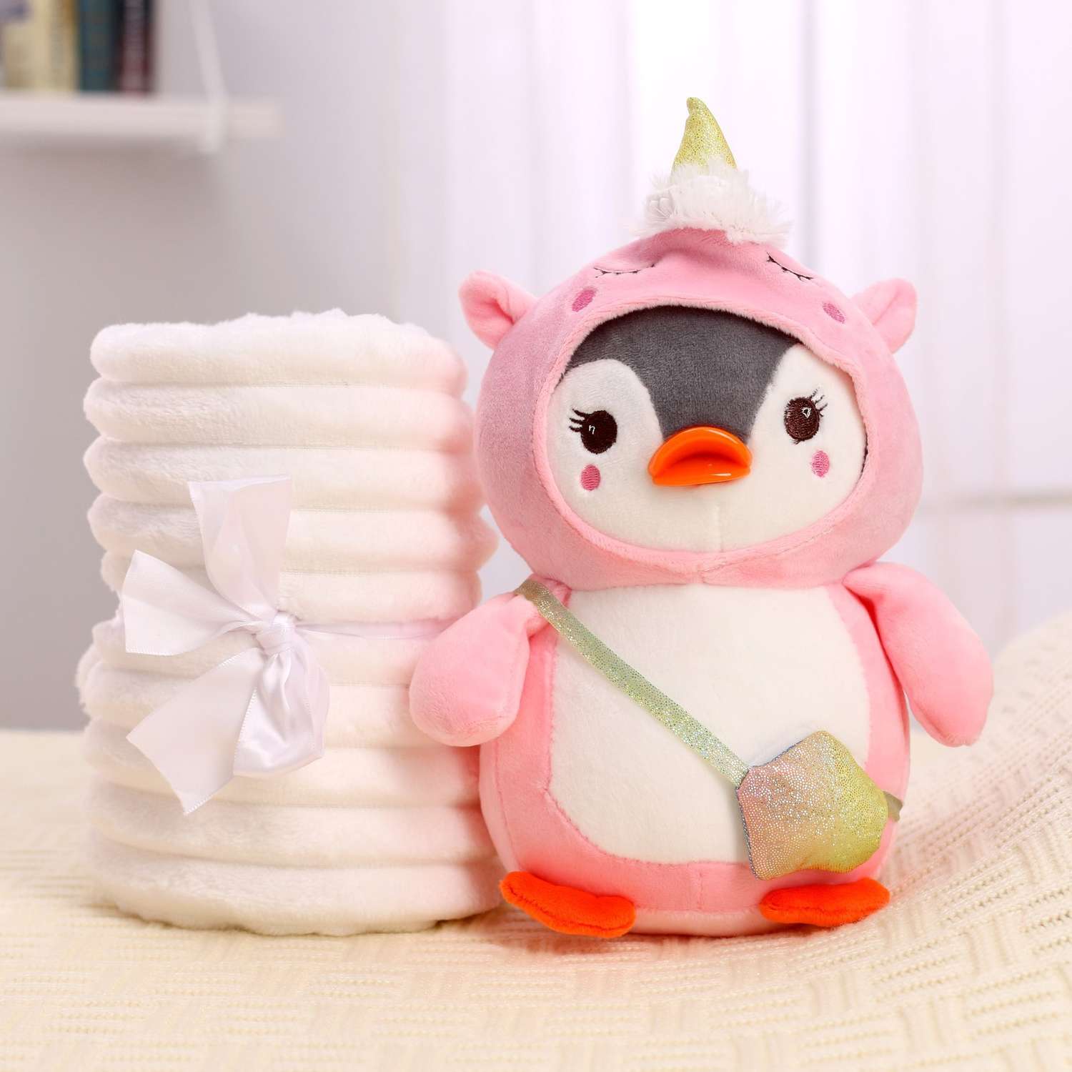 Мягкая игрушка Milo Toys с пледом «Пингвин в костюме единорожки» - фото 2