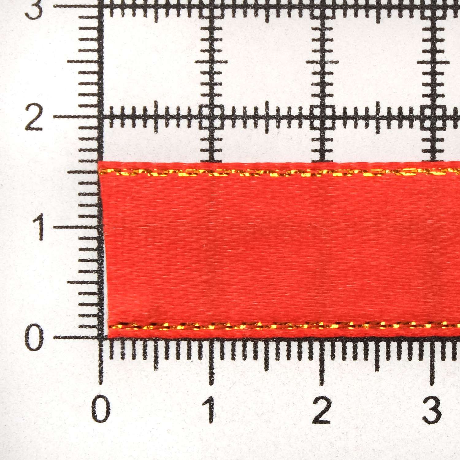 Лента Айрис атласная односторонняя упаковочная с золотой нитью 15 мм 22.86 м 163 красный - фото 4