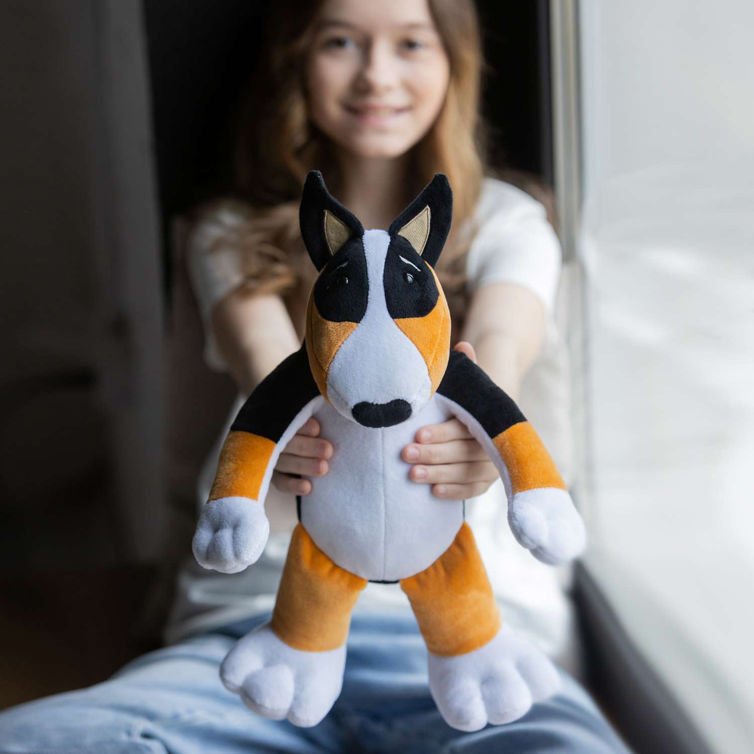 Мягкая игрушка Мягкие игрушки БелайТойс Плюшевая собака Hugo породы бультерьер черный 35 см - фото 5