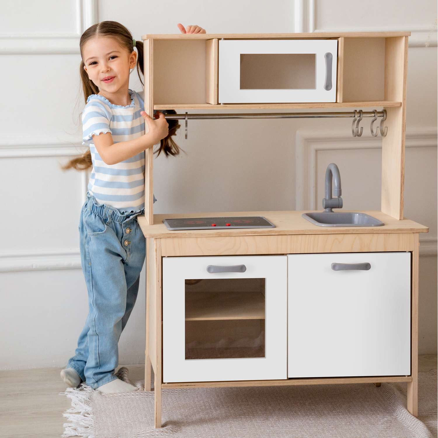 Детская кухня игровая Alatoys Сканди с плитой и краном с белым фасадом - фото 1